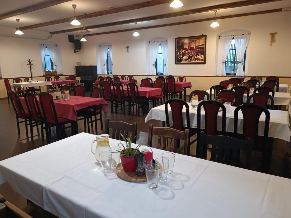 Penzion U Svarcu Zduchovice Экстерьер фото